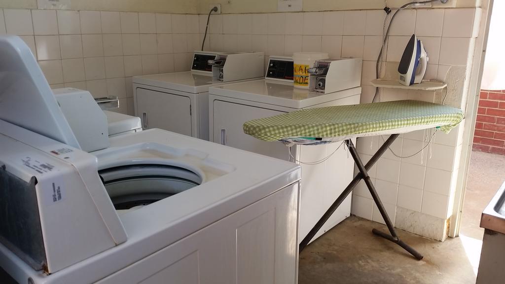 Palms Motel Darwin Bagian luar foto